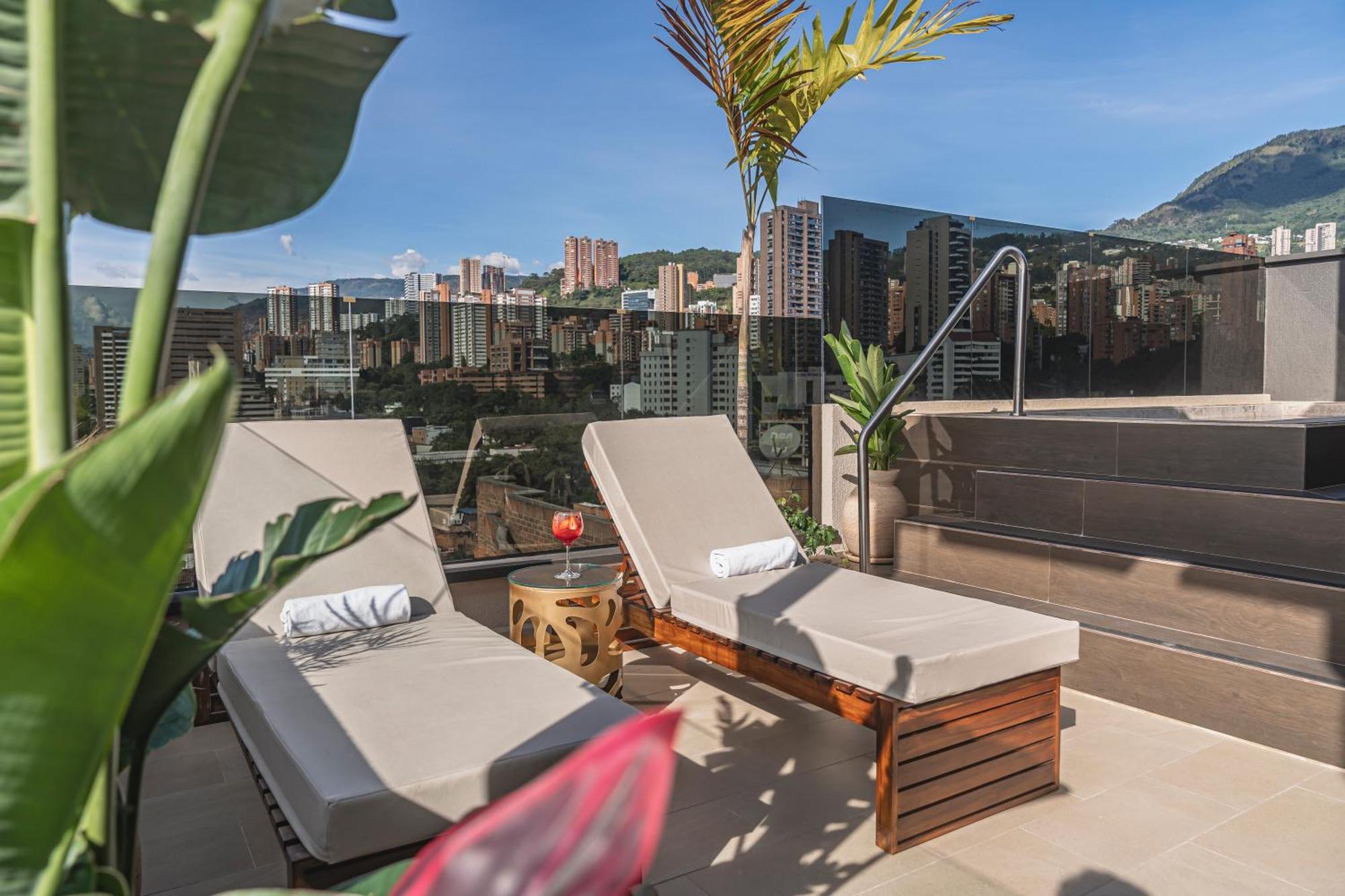 Golden Valley Hotel Medellin Exterior photo