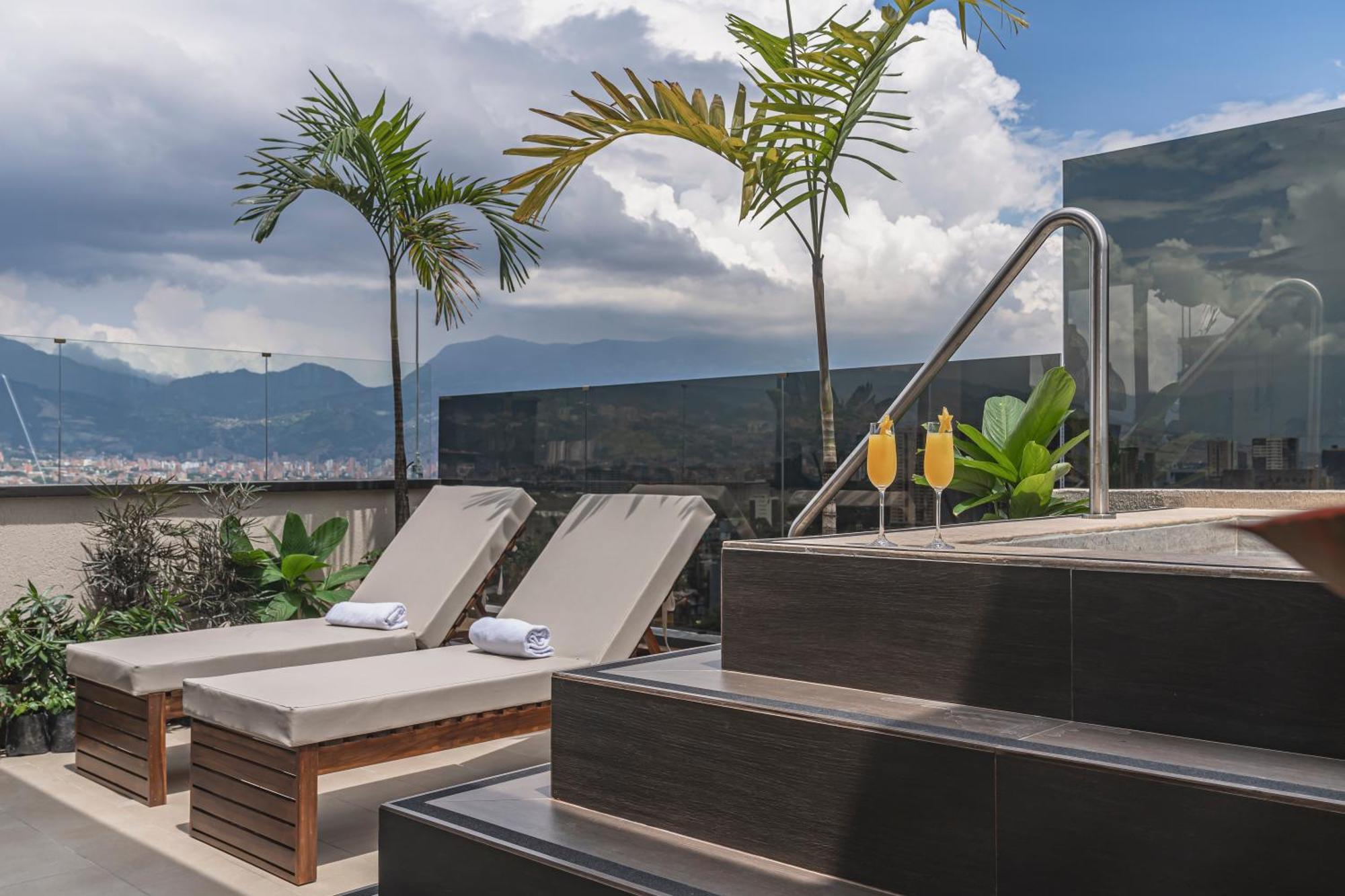 Golden Valley Hotel Medellin Exterior photo
